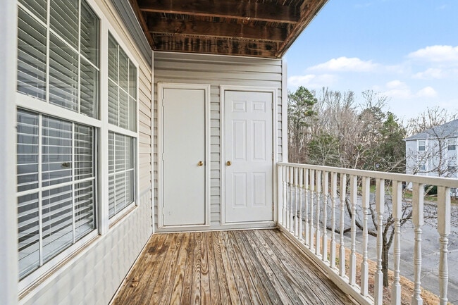 Building Photo - 421 Rivertree Ln