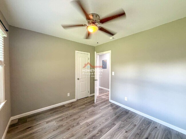 Building Photo - 1815 Hallmark Dr
