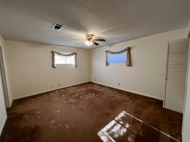 Building Photo - 513 N 25th St