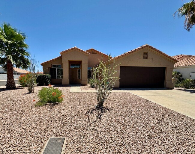 Building Photo - Meticulously Maintained 3 Bedroom + Den Single Level Home! Fantastic Low Backyard.