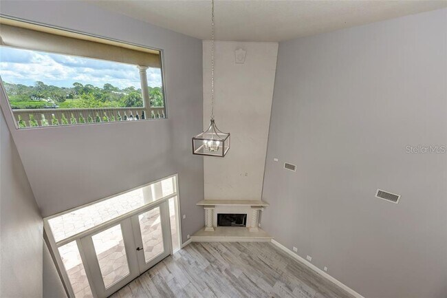 Building Photo - 1648 Bayshore Dr
