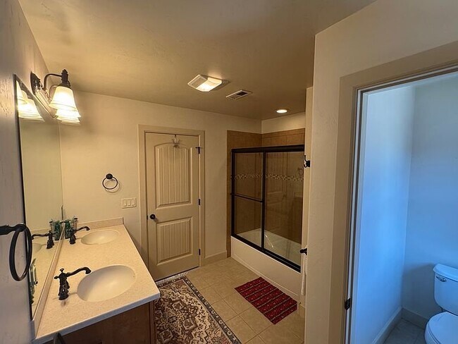 Building Photo - 150 Lakota Dr