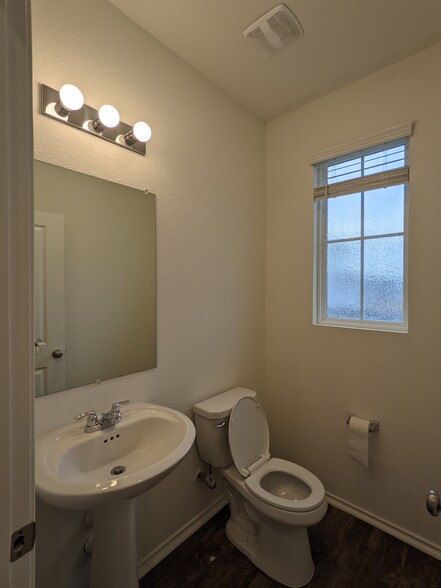 Half Bath - 100 Montauk Loop
