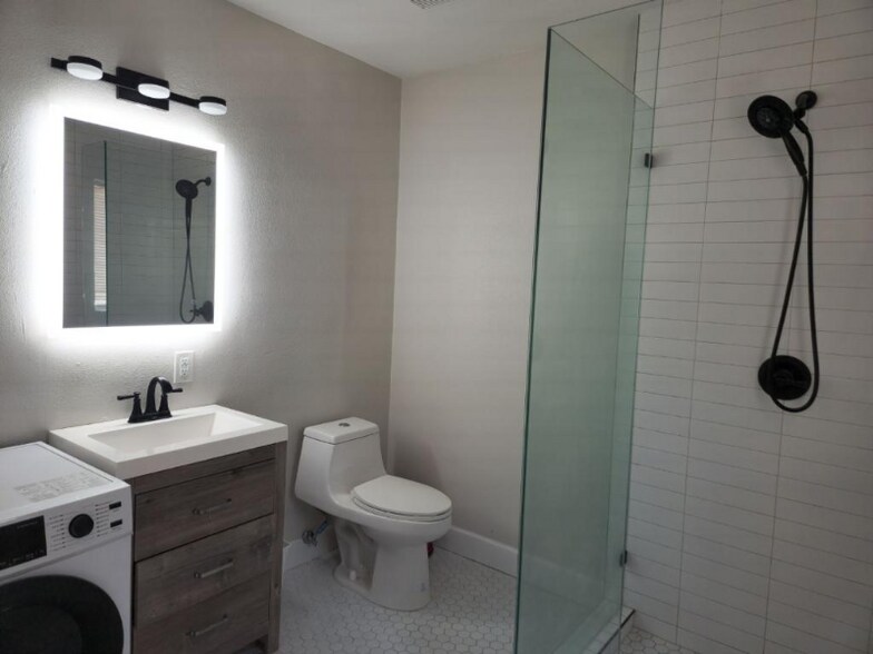 Building Photo - 1640 W Mulberry Dr