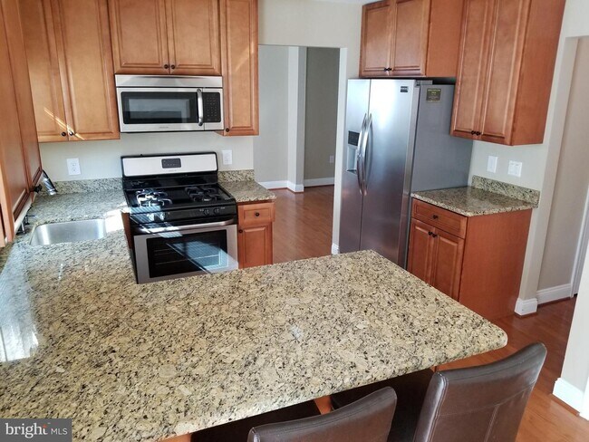 Building Photo - 408 Foxridge Dr SW