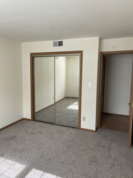 Building Photo - 1615 Sylvan Ln