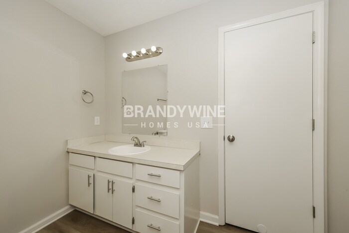 Building Photo - 5929 Colchester Dr