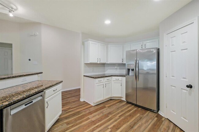 Building Photo - 21734 Maple Bluff Dr