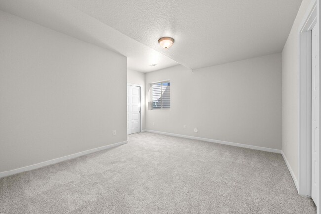 Building Photo - $2700 - 4BR/3.5BA Brand New House in Merid...