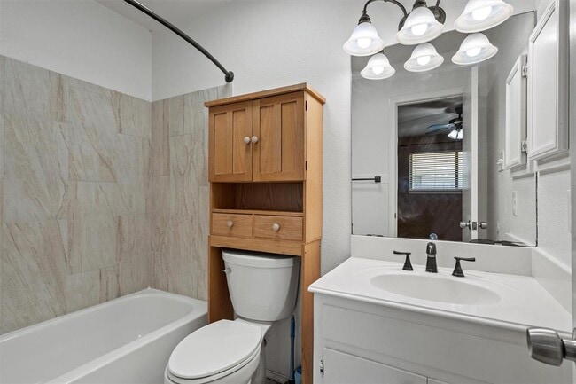 Building Photo - 621 Luther Dr