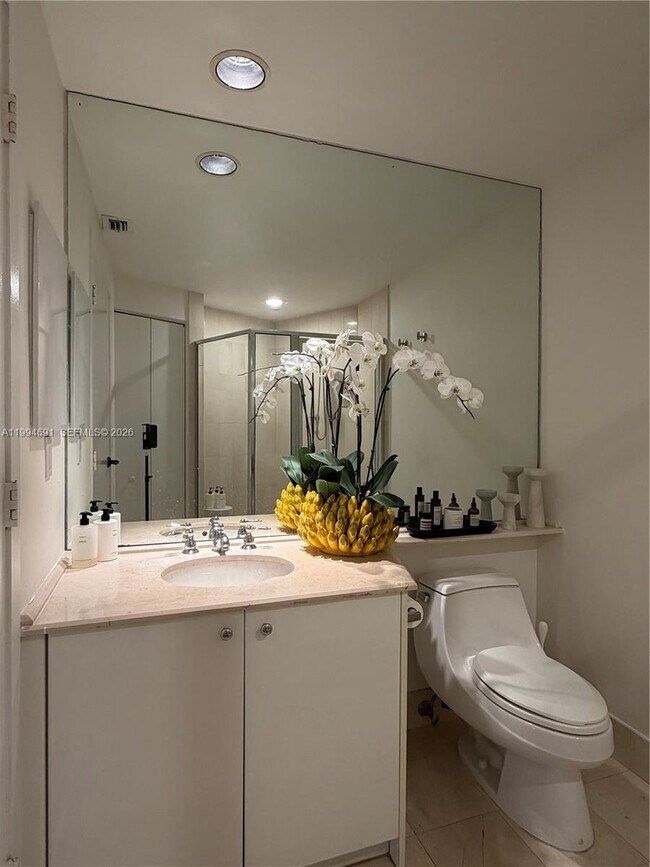 Building Photo - 300 South Pointe Dr