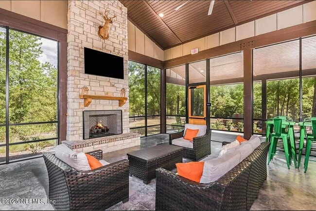 Building Photo - 746 Glenneyre Cir