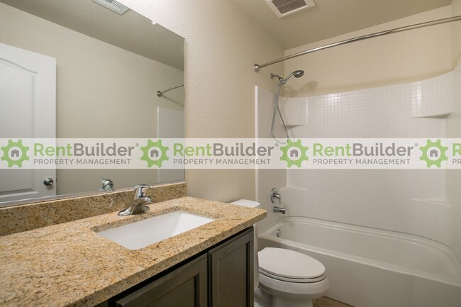 Building Photo - $200 off your first full month's rent with...