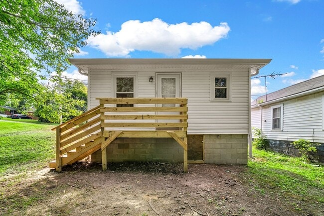 Building Photo - 515 9th St