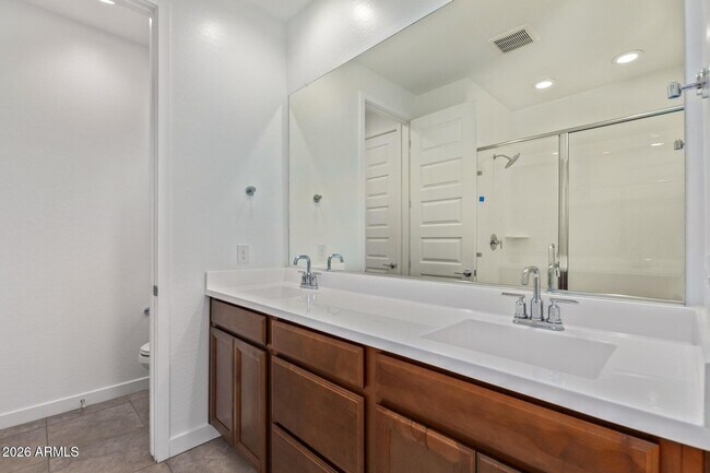 Building Photo - 8910 W Palo Verde Dr