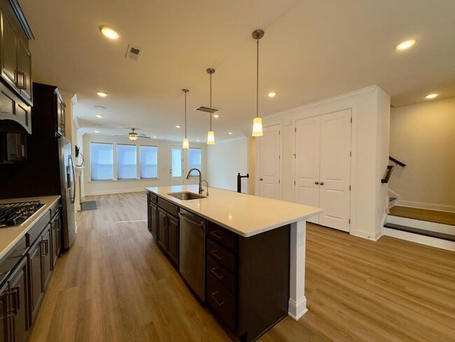 Building Photo - 2550 Frg Vlg Wy