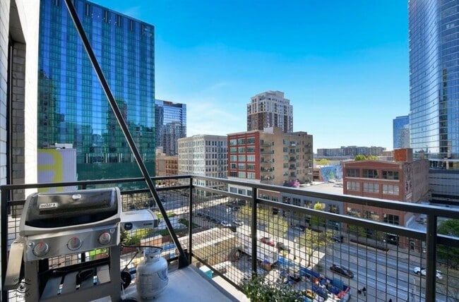 Building Photo - 910 S Michigan Ave