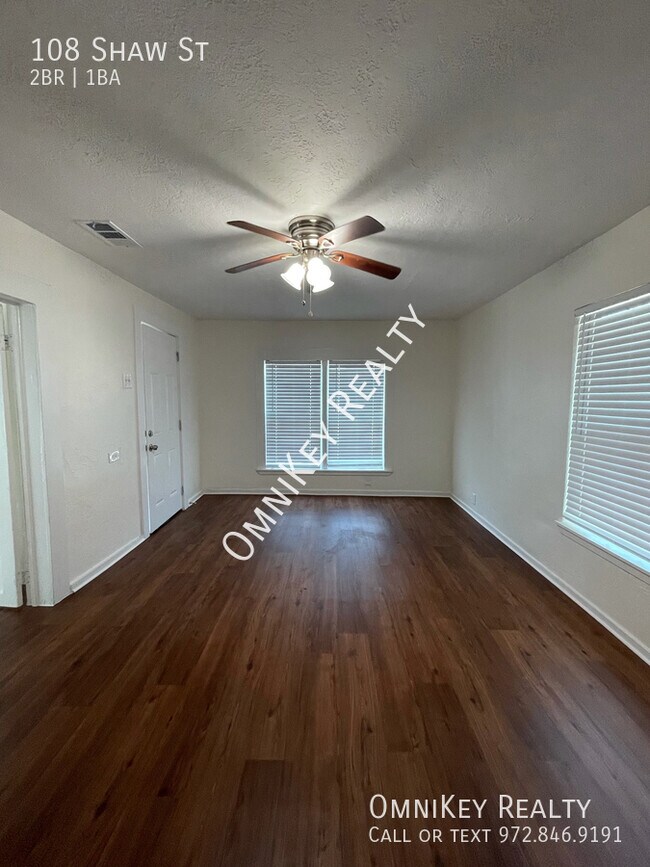 Building Photo - 108 Shaw St