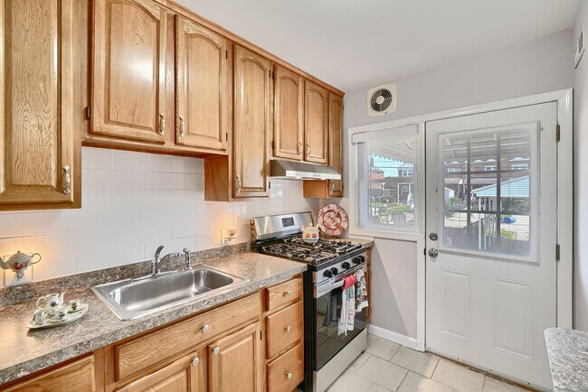 Building Photo - Spacious Townhome 3Bed/2Bath in Dundalk