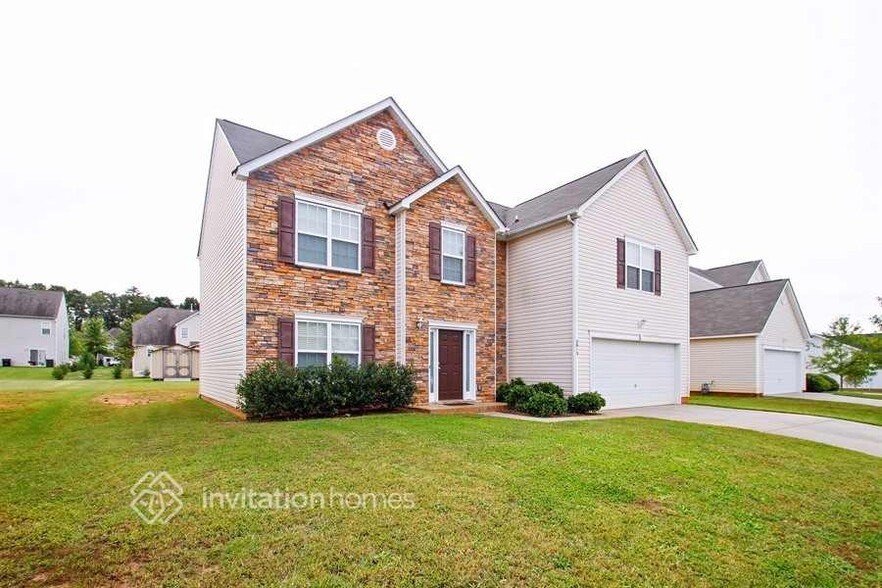 Building Photo - 2013 Kingstree Dr