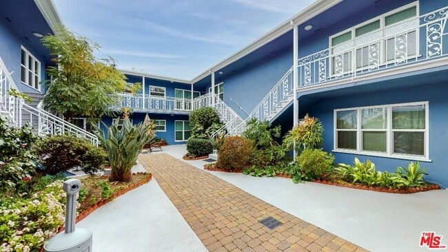 Primary Photo - 11284 Montana Ave