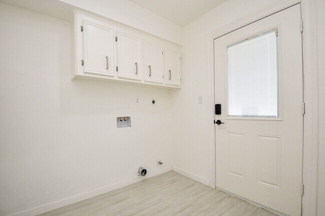 Building Photo - 11615 Trailmont Dr