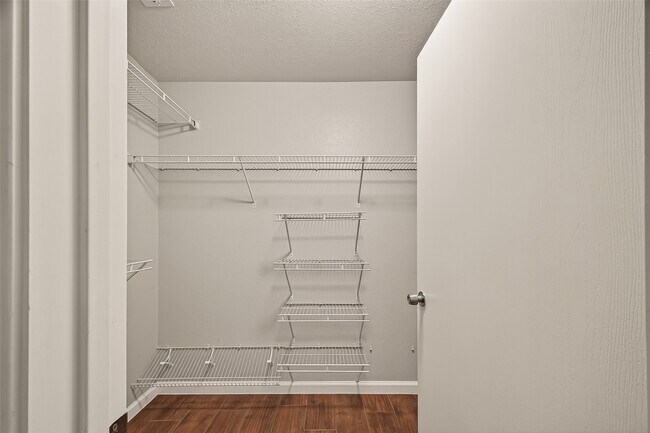 Building Photo - 10902 Clear Villa Ln