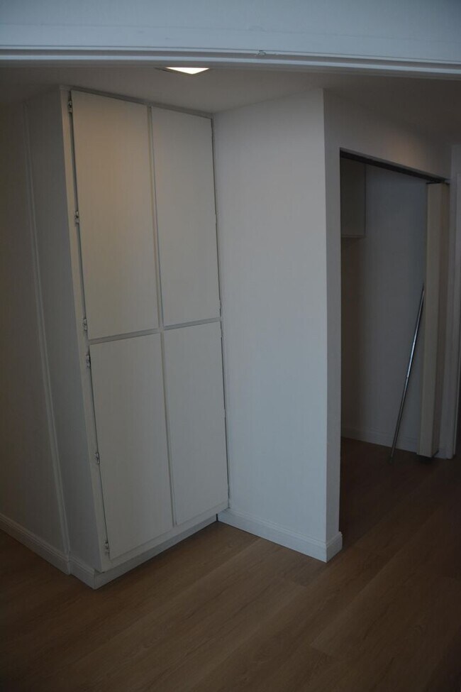 Building Photo - Sharp Pittsburg 3/2