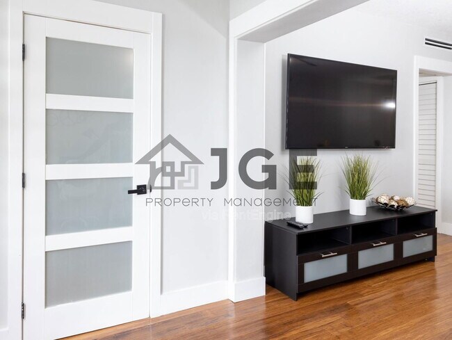 Building Photo - 270 NE 191st St