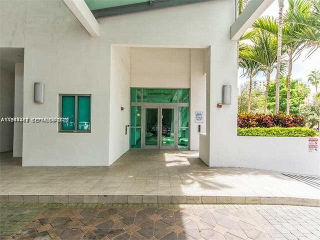 Building Photo - 333 NE 24th St