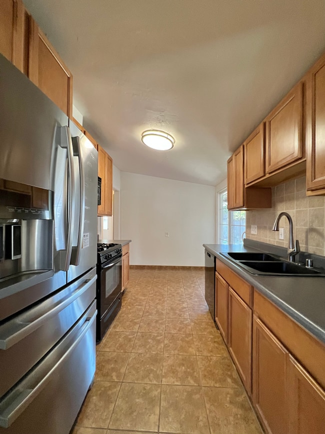 Building Photo - Charming Three Bedroom South Napa Home