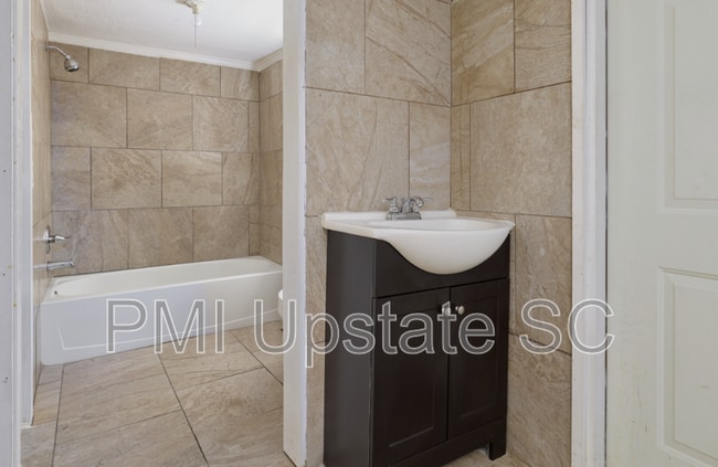 Building Photo - 1808 Green St