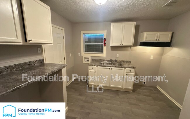 Building Photo - 2601 Dakar Ave