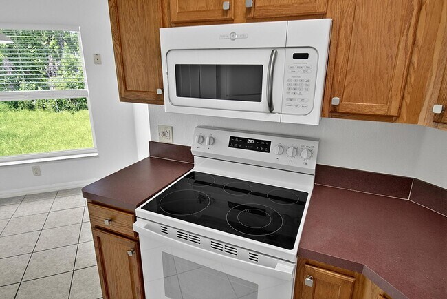 Building Photo - 15 Renmont Ct