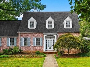 Building Photo - Classic 4BR Cape in Old Irving Park!