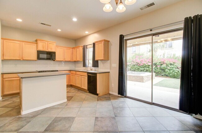 Building Photo - 2143 W Marconi Ave