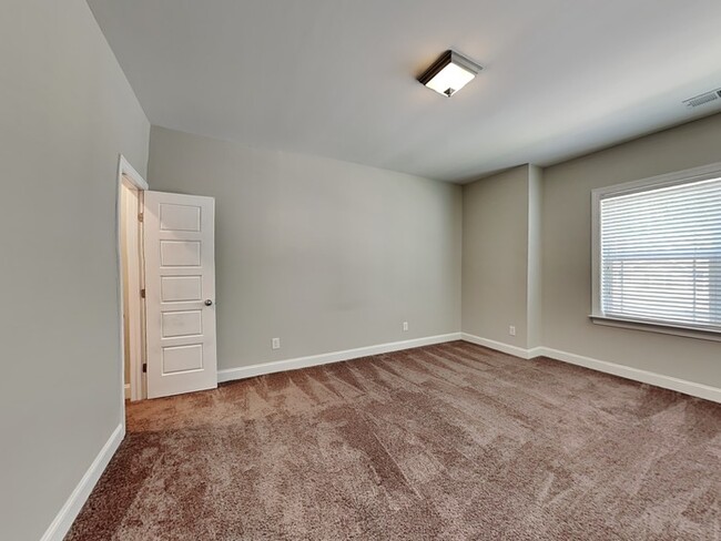 Building Photo - 506 Holden Forest Dr