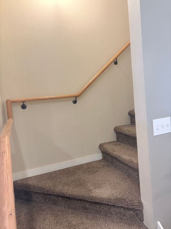 Building Photo - Beautiful Lightner Creek Townhome