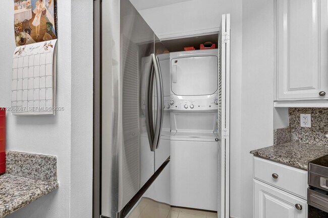 Building Photo - 888 Brickell Key Dr