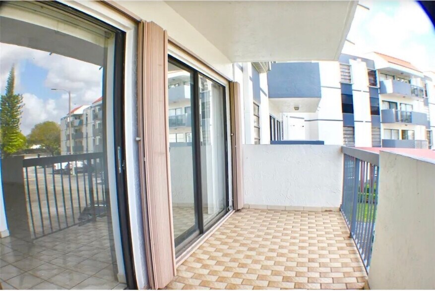 Building Photo - 5800 SW 127th Ave