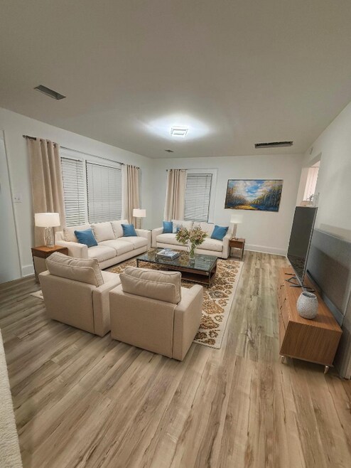 Building Photo - 2722 Eastway Dr