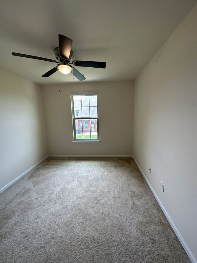 Building Photo - Townhome in Edison Square