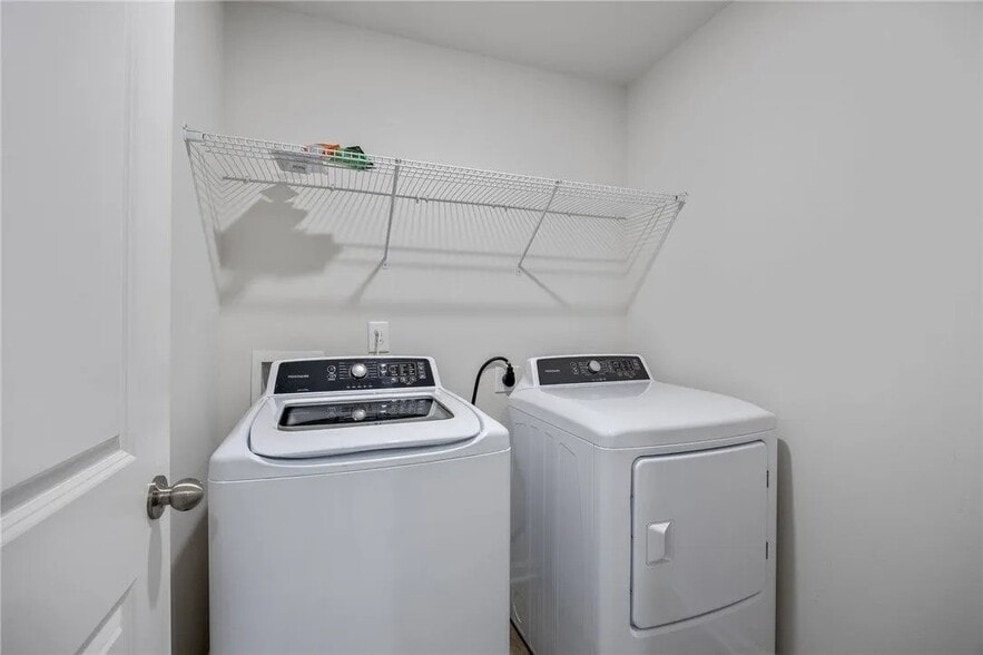 Building Photo - 559 Brasstown Ct