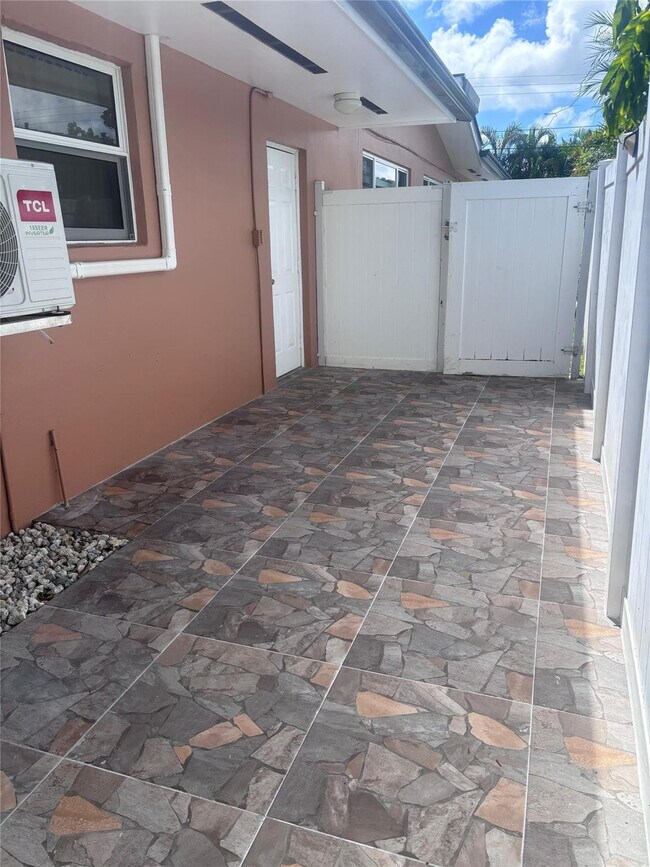 Building Photo - 4206 Hayes St