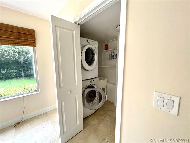 Building Photo - 10672 SW 77th Ave