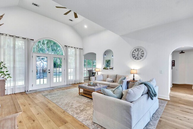 Building Photo - Gorgeously Updated 4 Bed/3.5 Bath in Tranquilla Hall - Buckhead