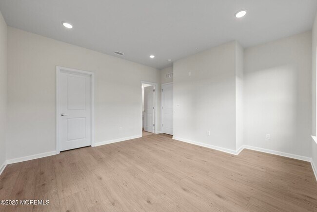 Building Photo - 20 Barton Ave