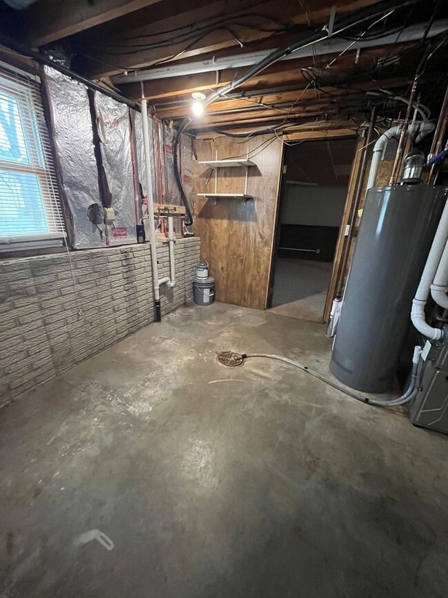 Building Photo - 4 Bed/2 Bath Rental Home with Fenced in Yard!