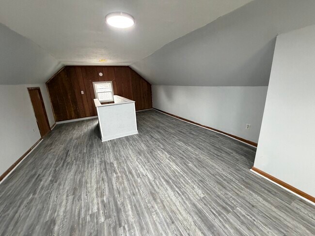 Building Photo - 214 McKinley