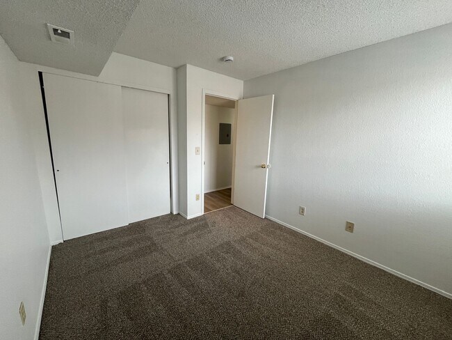 Building Photo - 2bd/2ba Washer/Dryer in unit!!!